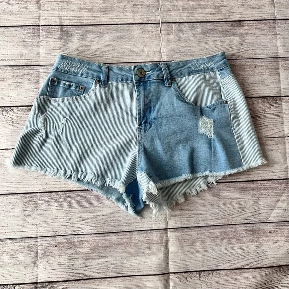 Almost Famous Shorts 225 Almost Famous Denim Shorts Size 9